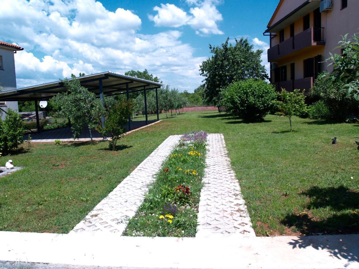 Apartment Karolina - Green Oasis Pula Exterior foto