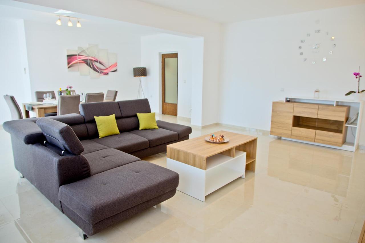 Apartment Karolina - Green Oasis Pula Exterior foto