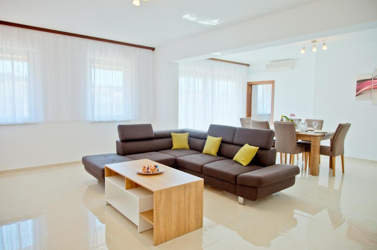 Apartment Karolina - Green Oasis Pula Exterior foto